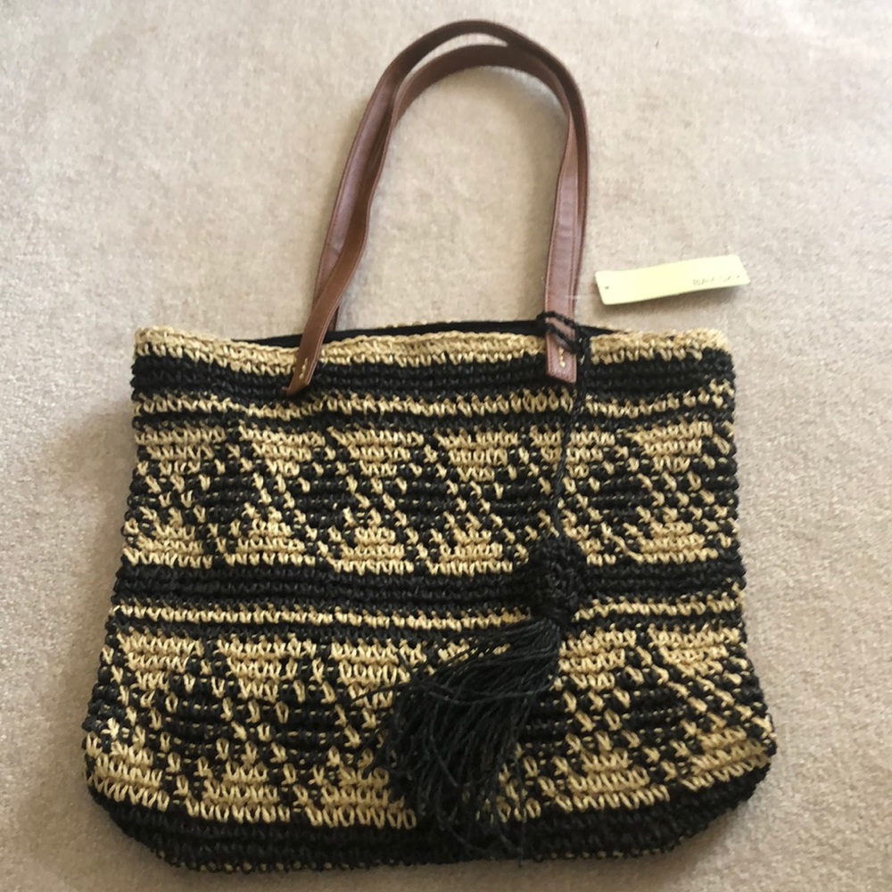 NWT ☀️ straw woven bag with leather straps ☀️